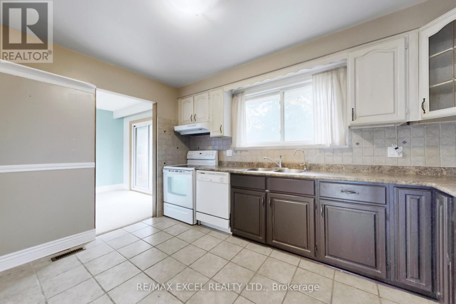 












835 LEGGE COURT

,
Newmarket (Gorham-College Manor),




Ontario
L3Y3J1

