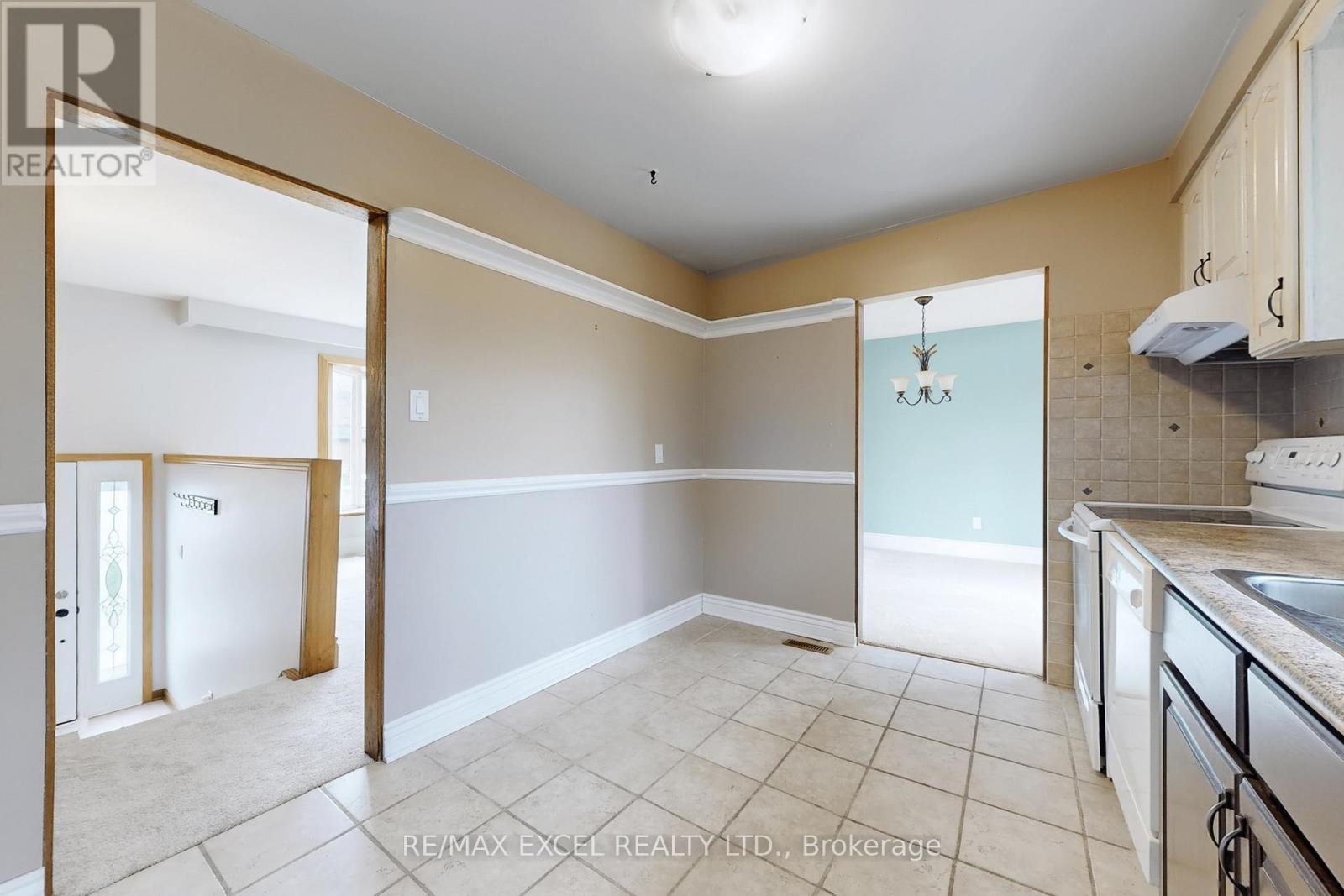 












835 LEGGE COURT

,
Newmarket (Gorham-College Manor),




Ontario
L3Y3J1

