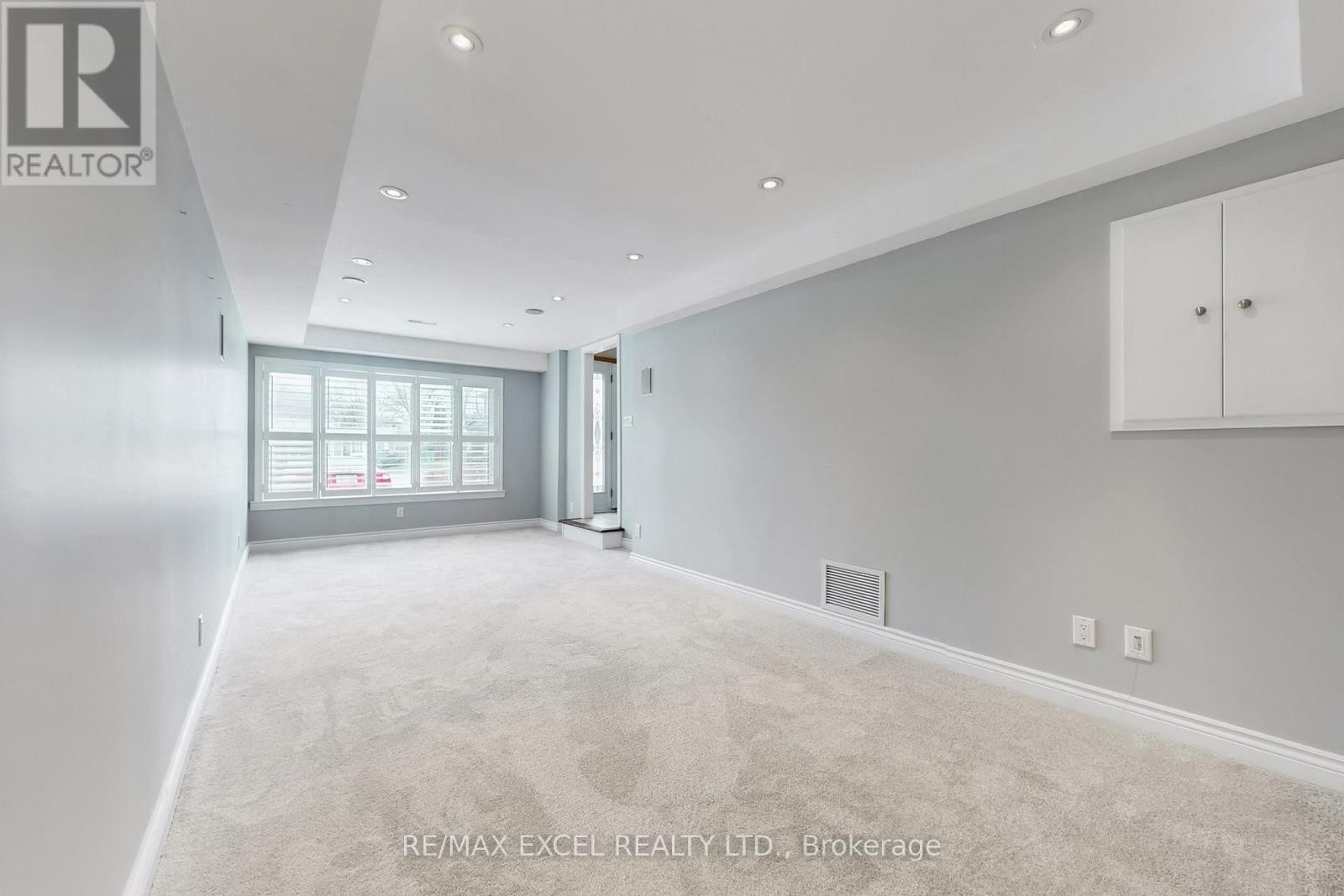 












835 LEGGE COURT

,
Newmarket (Gorham-College Manor),




Ontario
L3Y3J1

