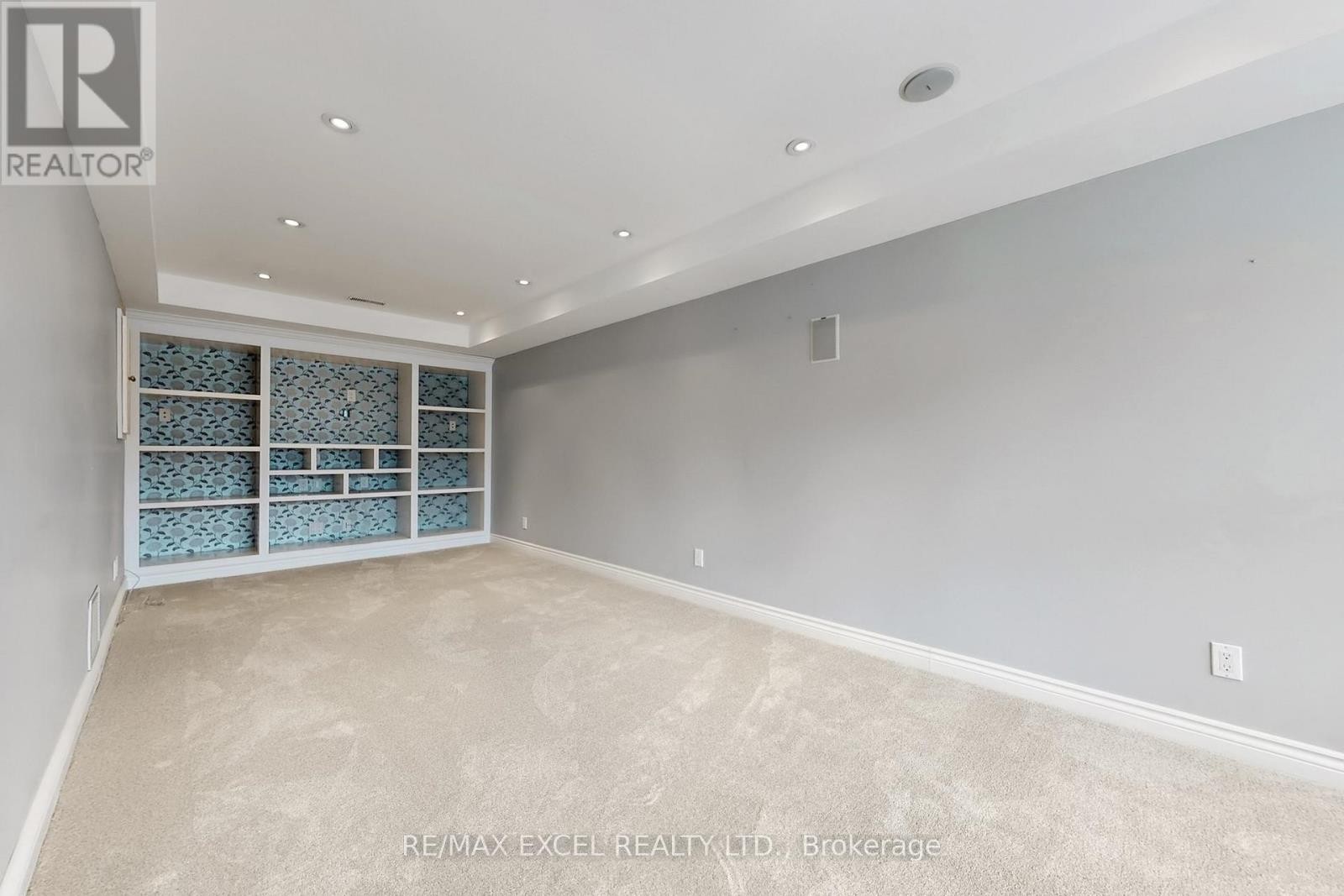 












835 LEGGE COURT

,
Newmarket (Gorham-College Manor),




Ontario
L3Y3J1

