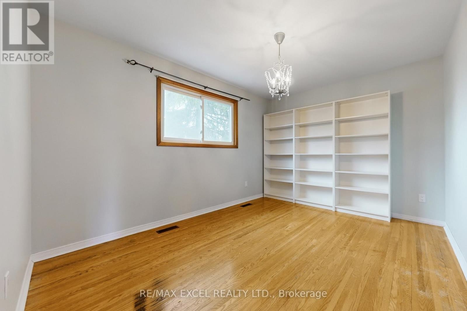 












835 LEGGE COURT

,
Newmarket (Gorham-College Manor),




Ontario
L3Y3J1

