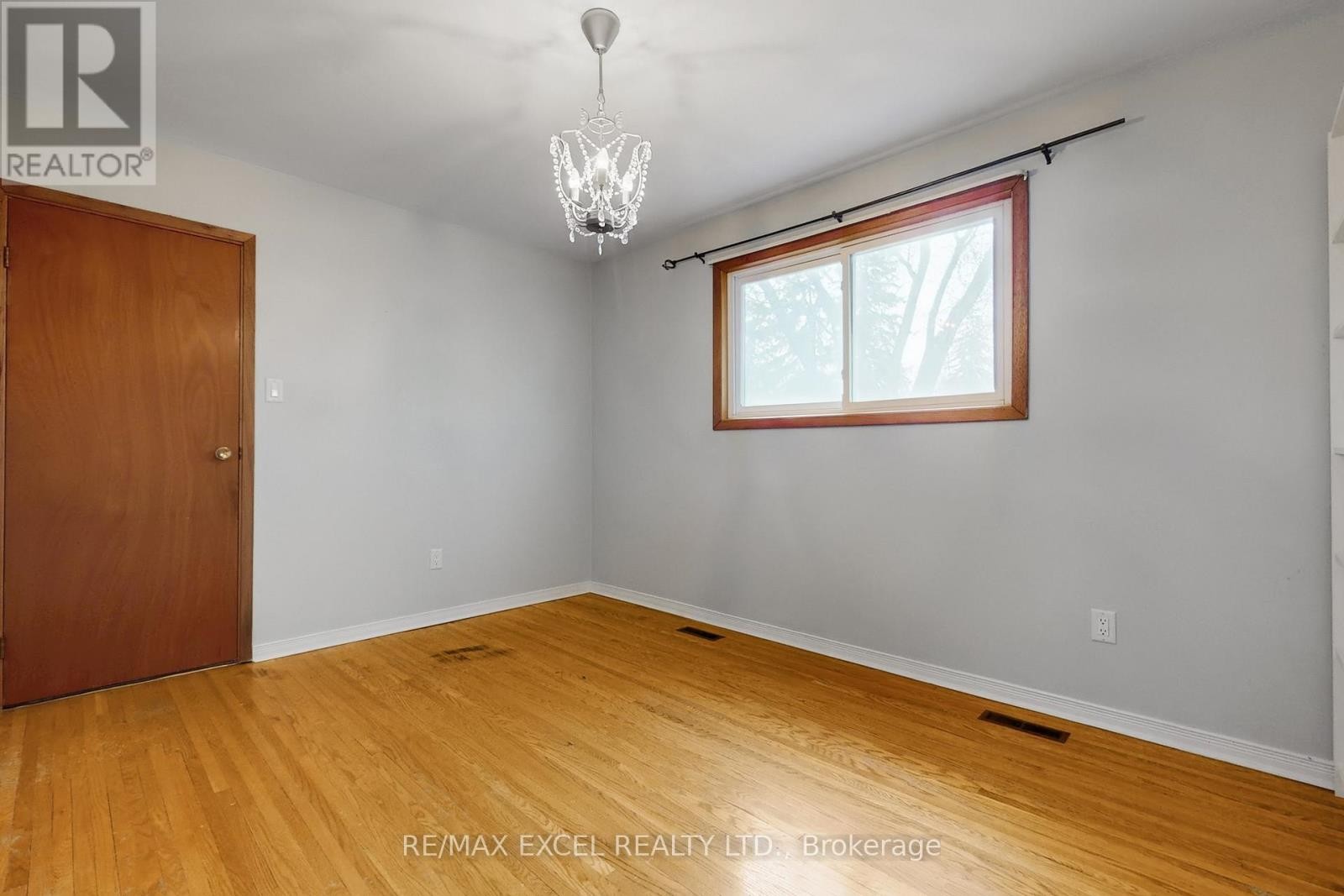 












835 LEGGE COURT

,
Newmarket (Gorham-College Manor),




Ontario
L3Y3J1

