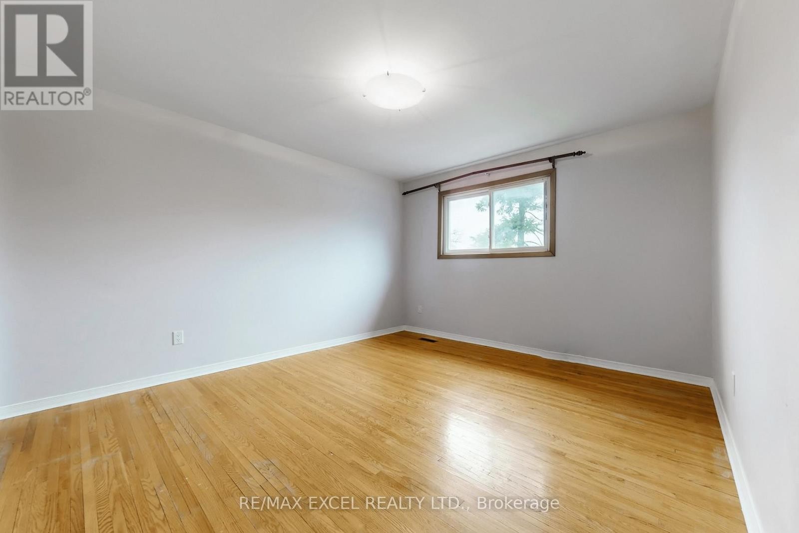 












835 LEGGE COURT

,
Newmarket (Gorham-College Manor),




Ontario
L3Y3J1

