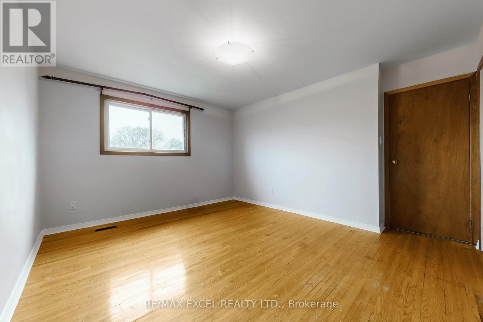 












835 LEGGE COURT

,
Newmarket (Gorham-College Manor),




Ontario
L3Y3J1

