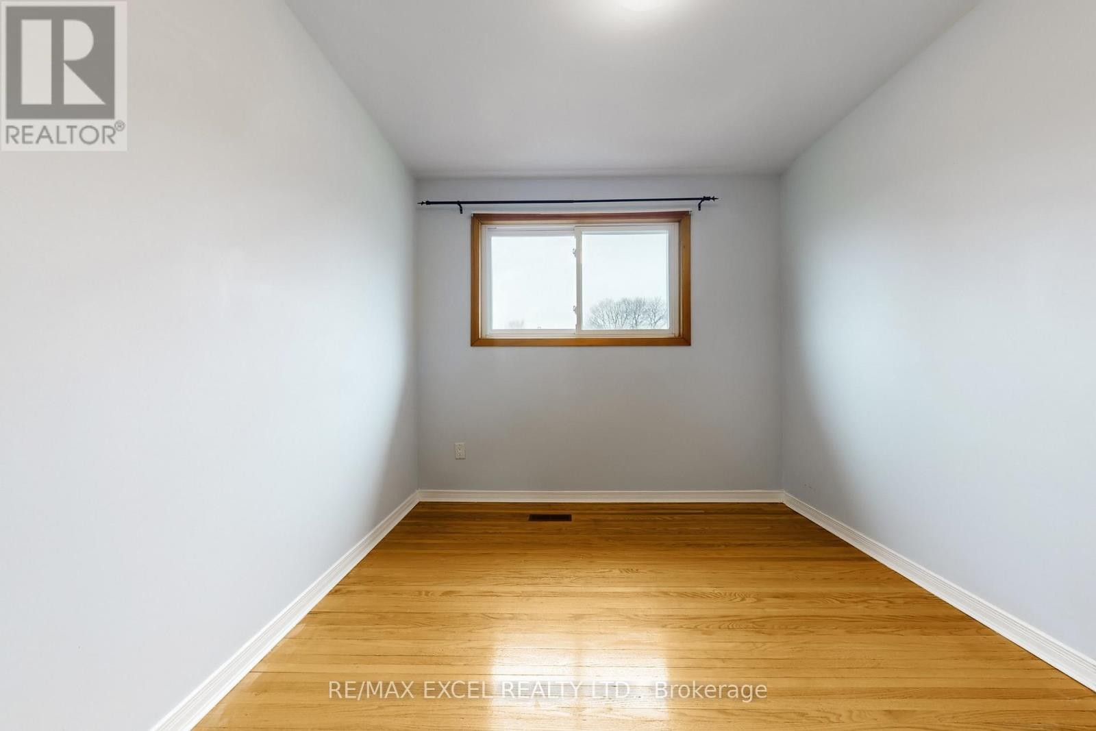 












835 LEGGE COURT

,
Newmarket (Gorham-College Manor),




Ontario
L3Y3J1

