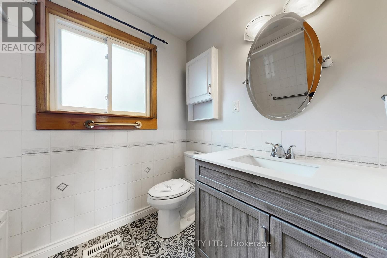 












835 LEGGE COURT

,
Newmarket (Gorham-College Manor),




Ontario
L3Y3J1

