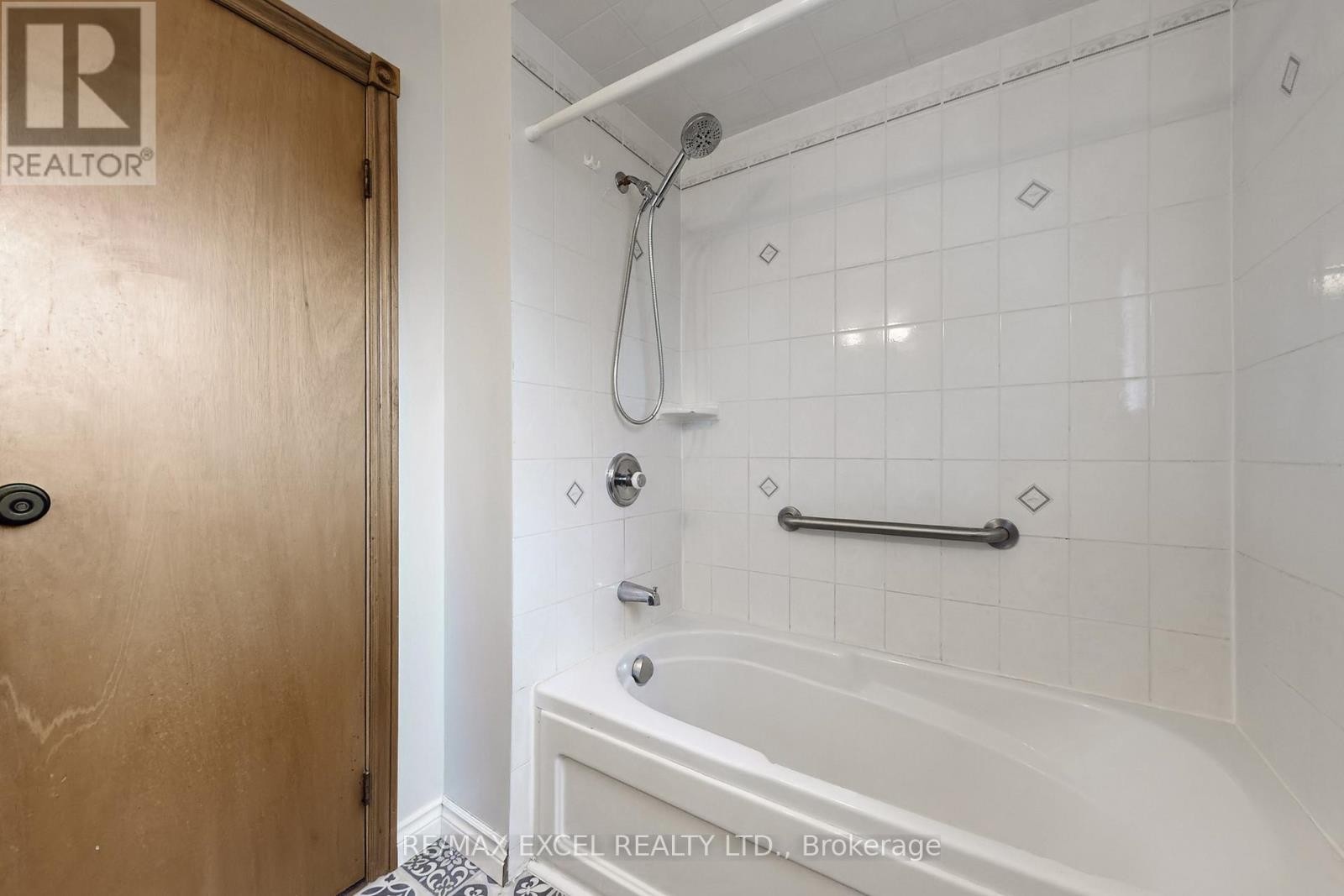 












835 LEGGE COURT

,
Newmarket (Gorham-College Manor),




Ontario
L3Y3J1

