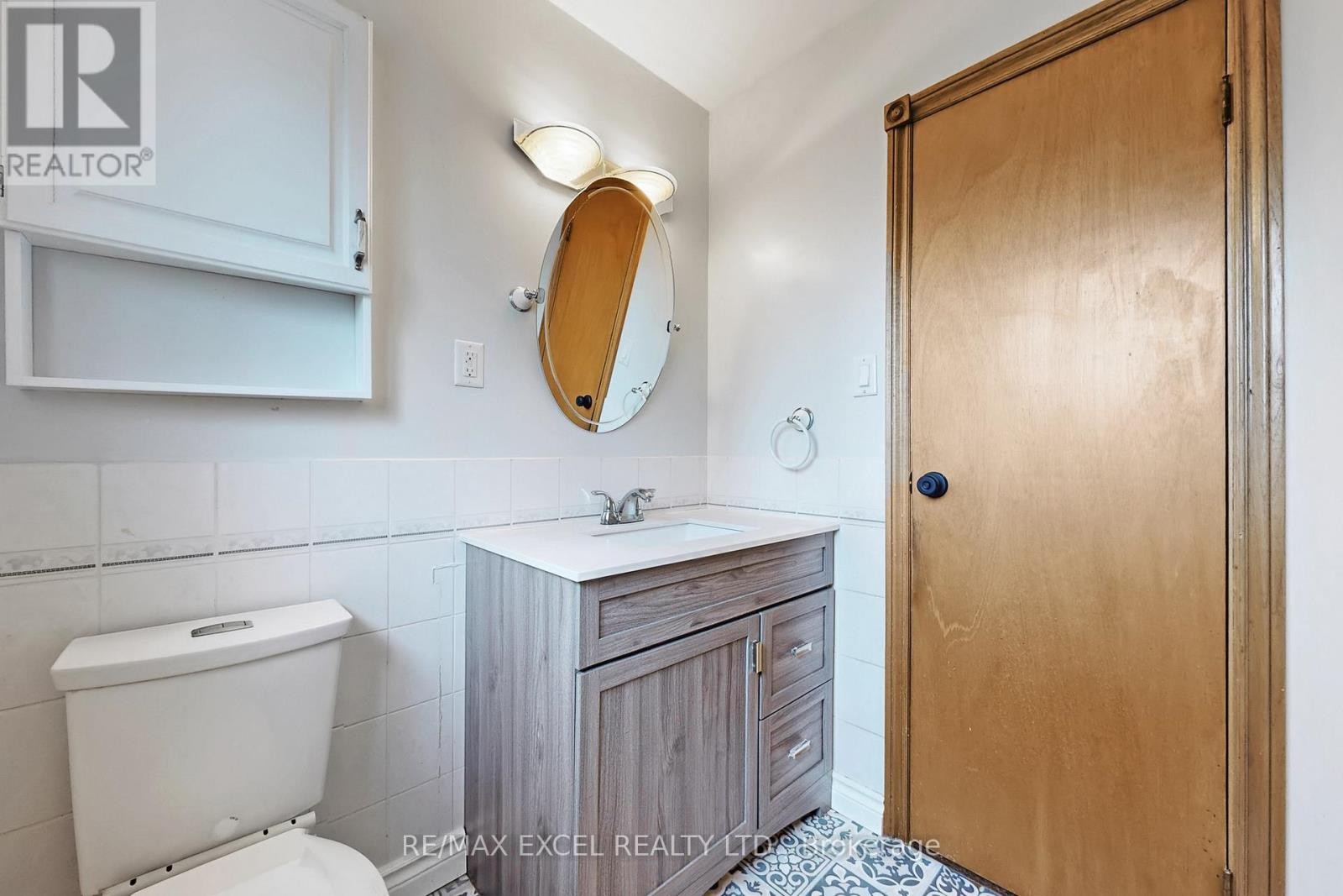 












835 LEGGE COURT

,
Newmarket (Gorham-College Manor),




Ontario
L3Y3J1

