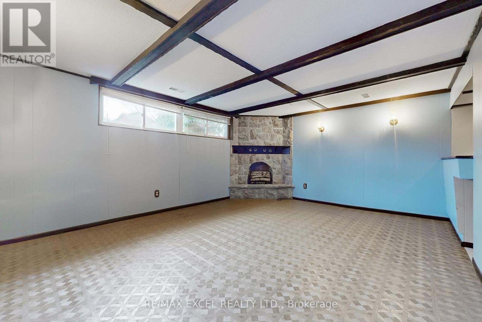 












835 LEGGE COURT

,
Newmarket (Gorham-College Manor),




Ontario
L3Y3J1

