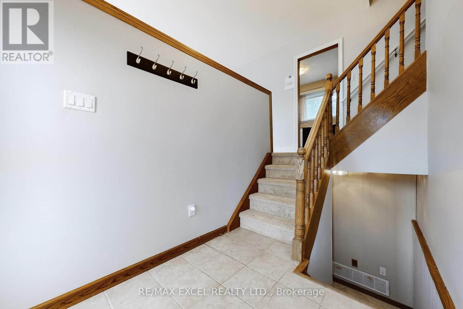 












835 LEGGE COURT

,
Newmarket (Gorham-College Manor),




Ontario
L3Y3J1

