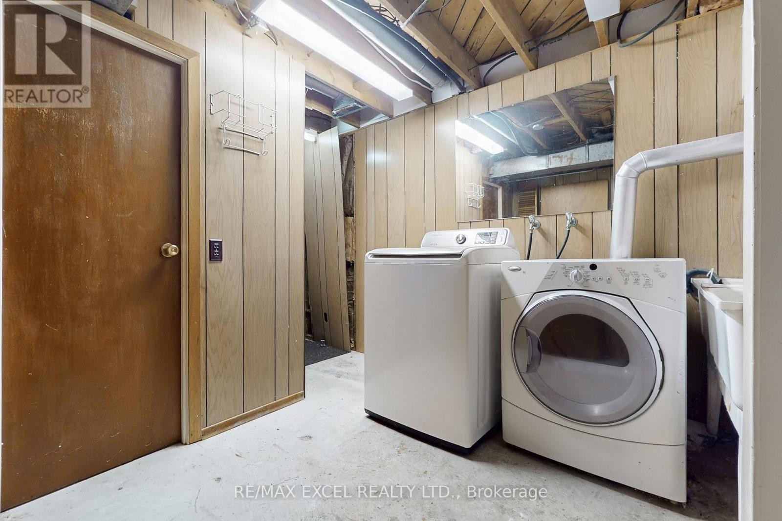 












835 LEGGE COURT

,
Newmarket (Gorham-College Manor),




Ontario
L3Y3J1

