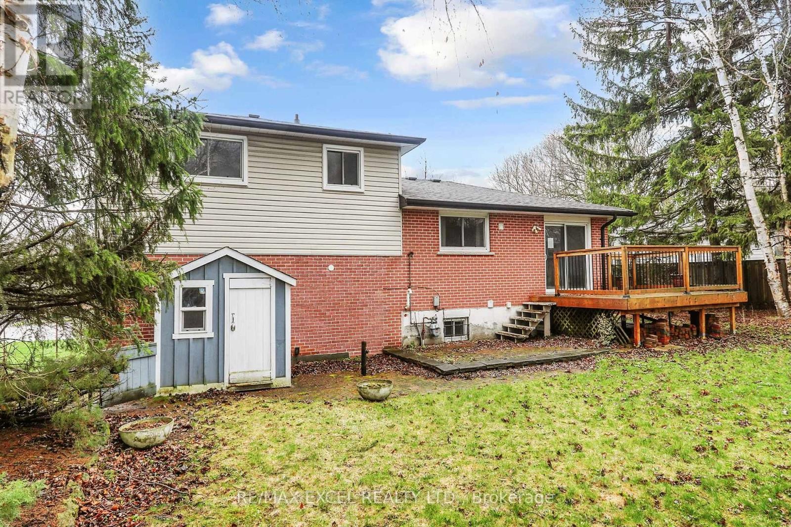 












835 LEGGE COURT

,
Newmarket (Gorham-College Manor),




Ontario
L3Y3J1

