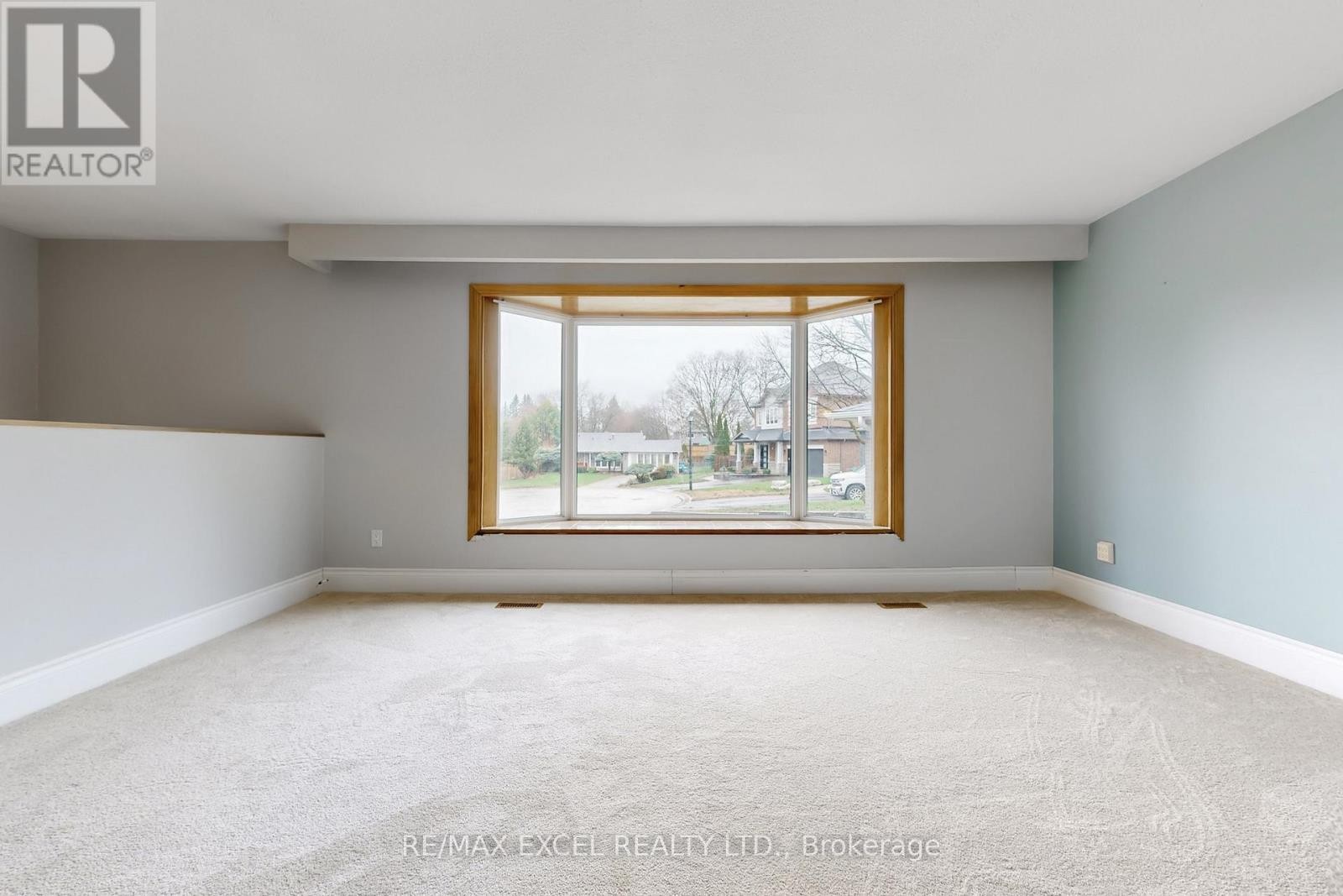 












835 LEGGE COURT

,
Newmarket (Gorham-College Manor),




Ontario
L3Y3J1

