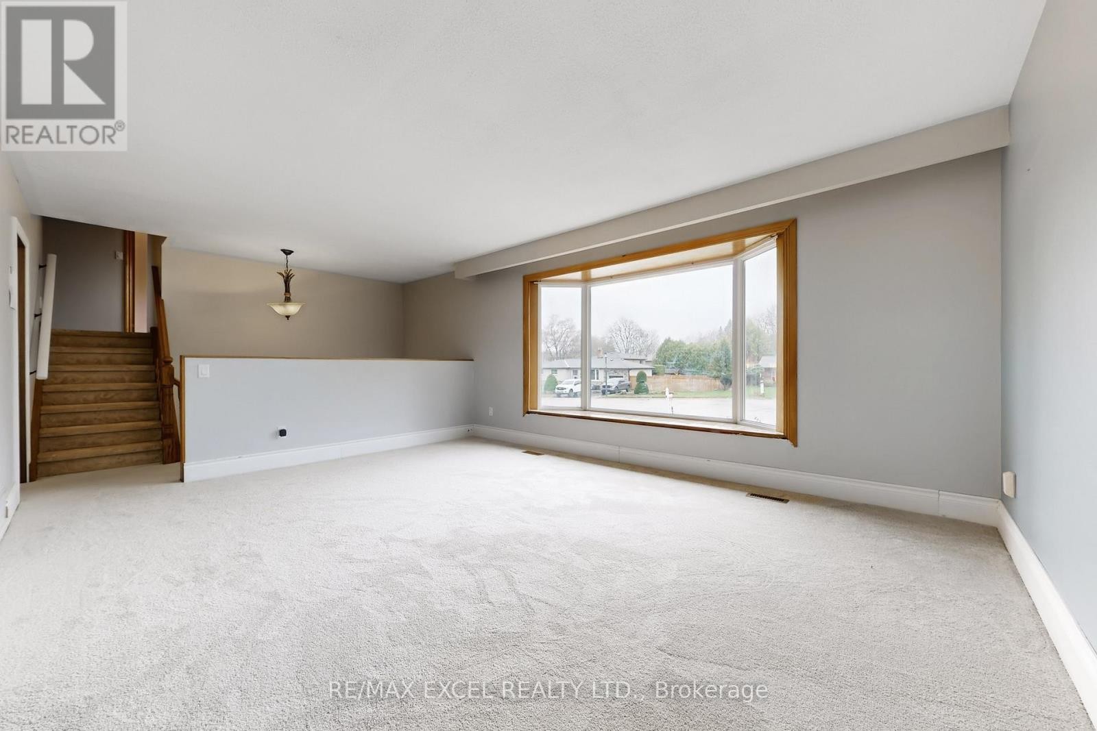 












835 LEGGE COURT

,
Newmarket (Gorham-College Manor),




Ontario
L3Y3J1

