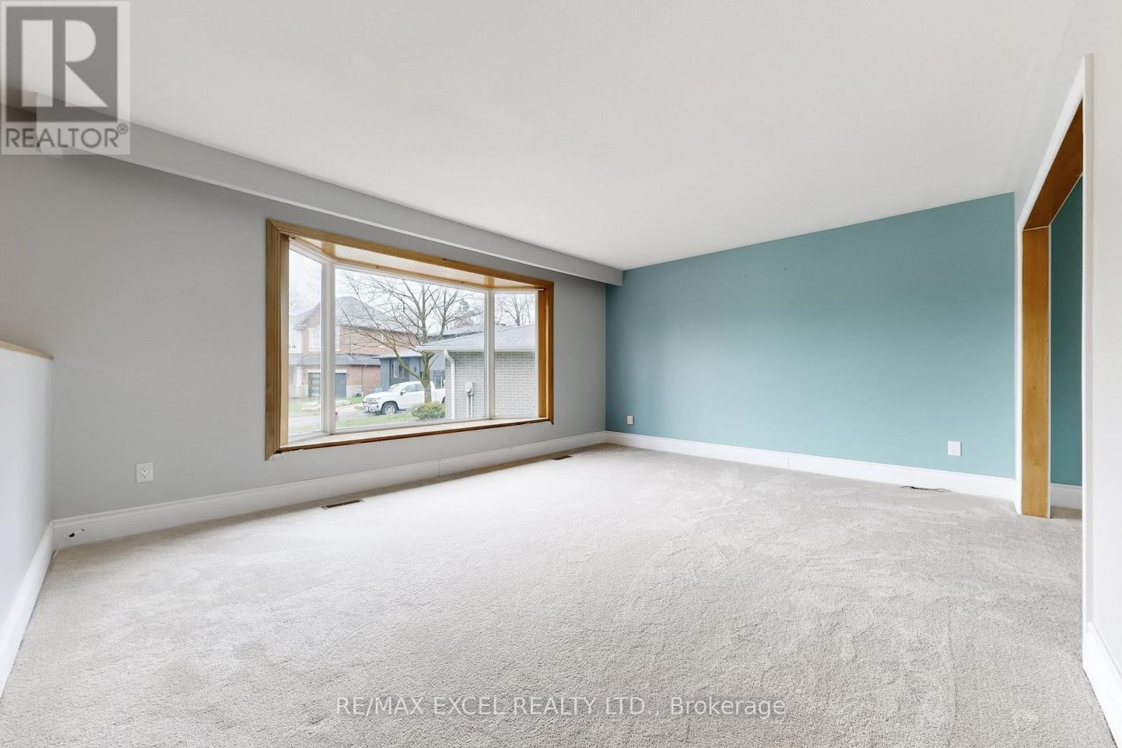 












835 LEGGE COURT

,
Newmarket (Gorham-College Manor),




Ontario
L3Y3J1

