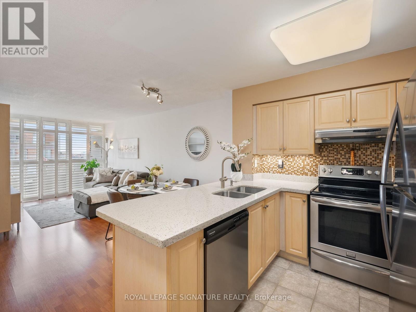 












502 - 9 NORTHERN HTS DRIVE

,
Richmond Hill (Langstaff),




Ontario
L4B4M5

