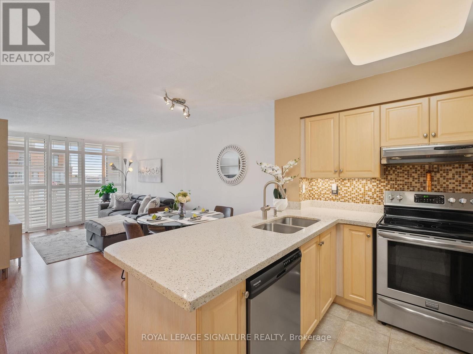 












502 - 9 NORTHERN HTS DRIVE

,
Richmond Hill (Langstaff),




Ontario
L4B4M5


