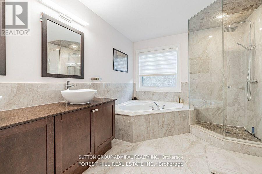 












18 WILLIAM BOWES BOULEVARD

,
Vaughan (Patterson),




Ontario
L6A4B1

