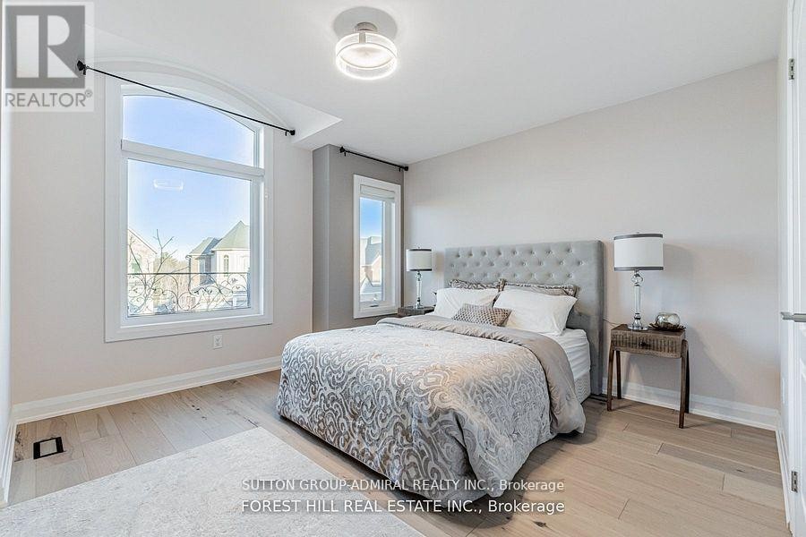












18 WILLIAM BOWES BOULEVARD

,
Vaughan (Patterson),




Ontario
L6A4B1

