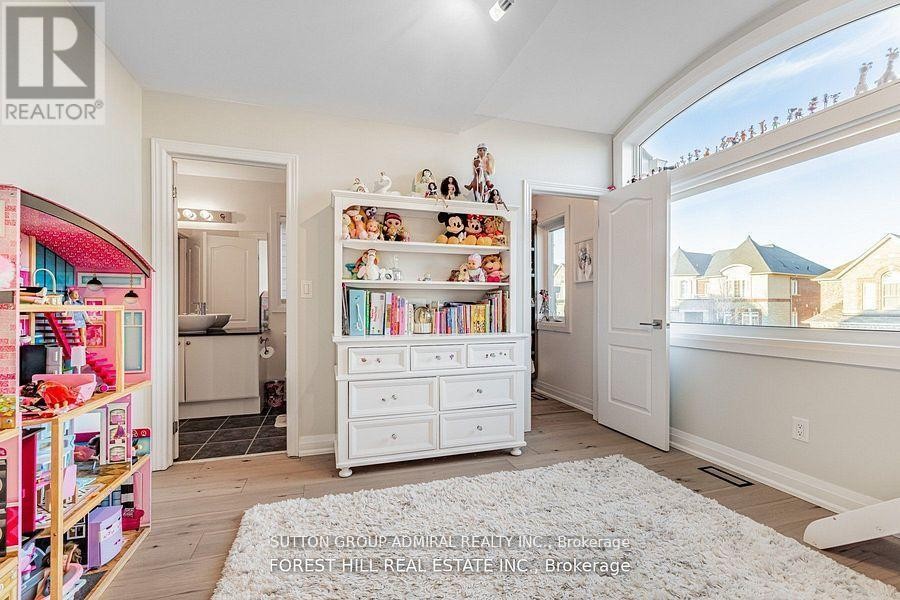 












18 WILLIAM BOWES BOULEVARD

,
Vaughan (Patterson),




Ontario
L6A4B1

