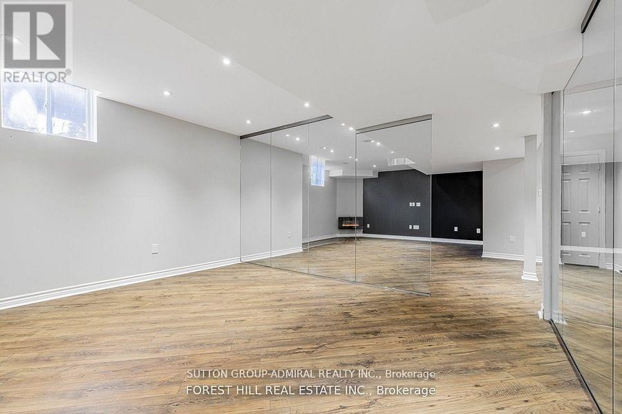 












18 WILLIAM BOWES BOULEVARD

,
Vaughan (Patterson),




Ontario
L6A4B1

