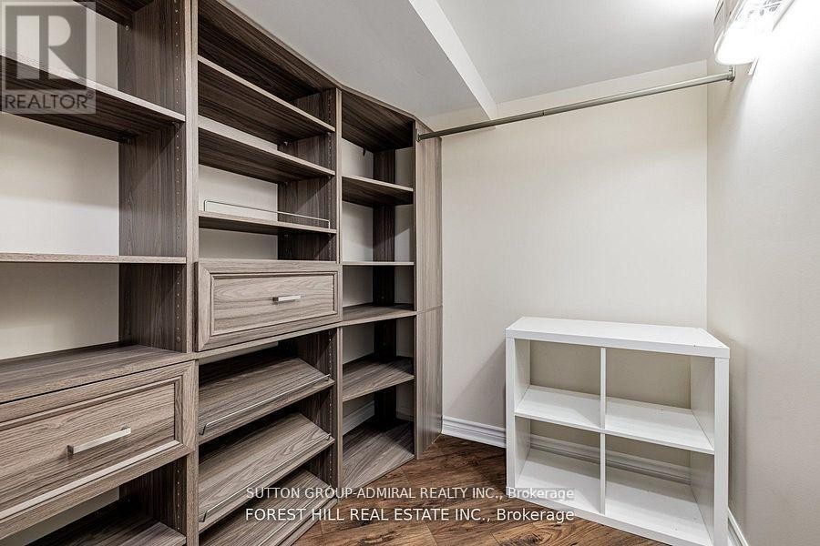 












18 WILLIAM BOWES BOULEVARD

,
Vaughan (Patterson),




Ontario
L6A4B1

