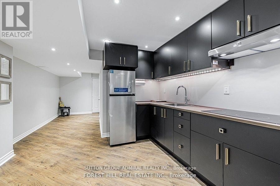 












18 WILLIAM BOWES BOULEVARD

,
Vaughan (Patterson),




Ontario
L6A4B1

