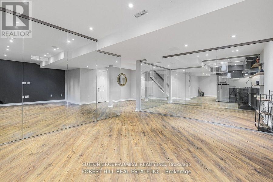 












18 WILLIAM BOWES BOULEVARD

,
Vaughan (Patterson),




Ontario
L6A4B1

