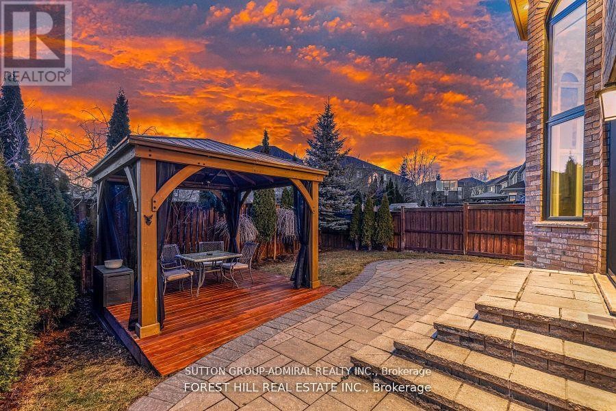 












18 WILLIAM BOWES BOULEVARD

,
Vaughan (Patterson),




Ontario
L6A4B1

