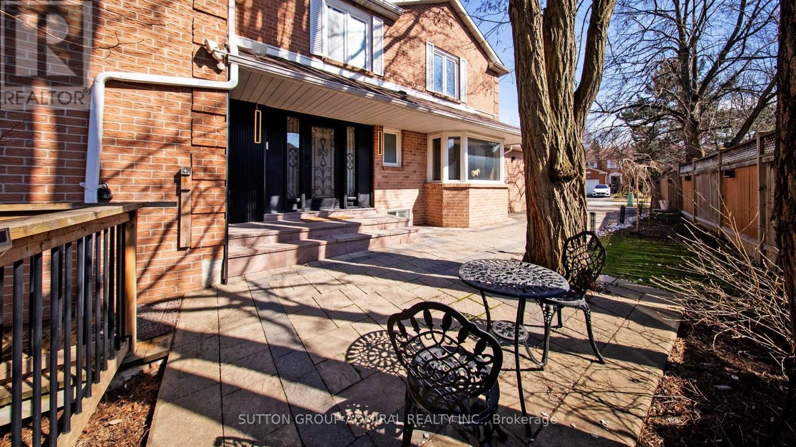 












8 COLLEEN STREET

,
Vaughan (Crestwood-Springfarm-Yorkhill),




Ontario
L4J5H1


