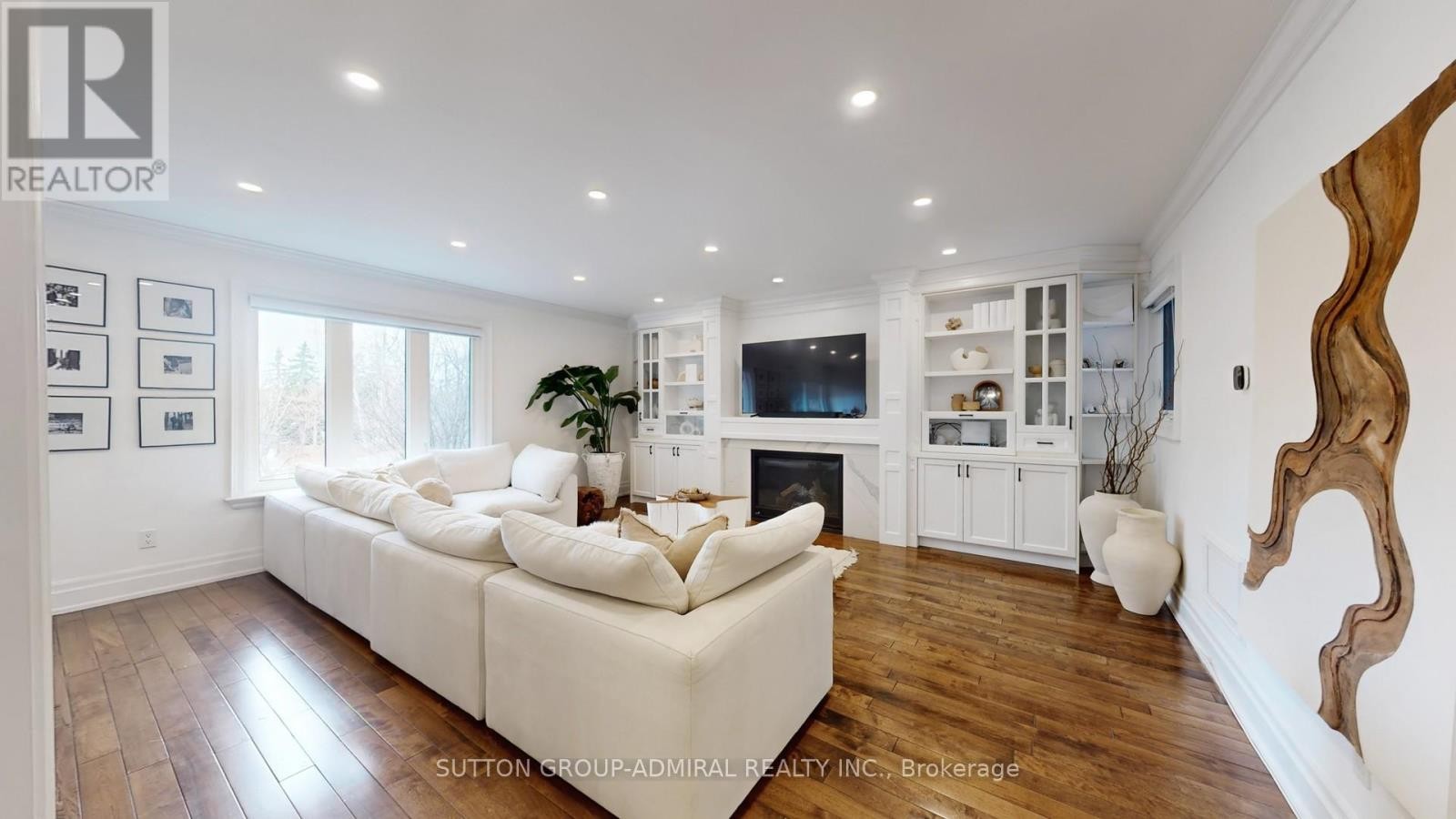 












8 COLLEEN STREET

,
Vaughan (Crestwood-Springfarm-Yorkhill),




Ontario
L4J5H1

