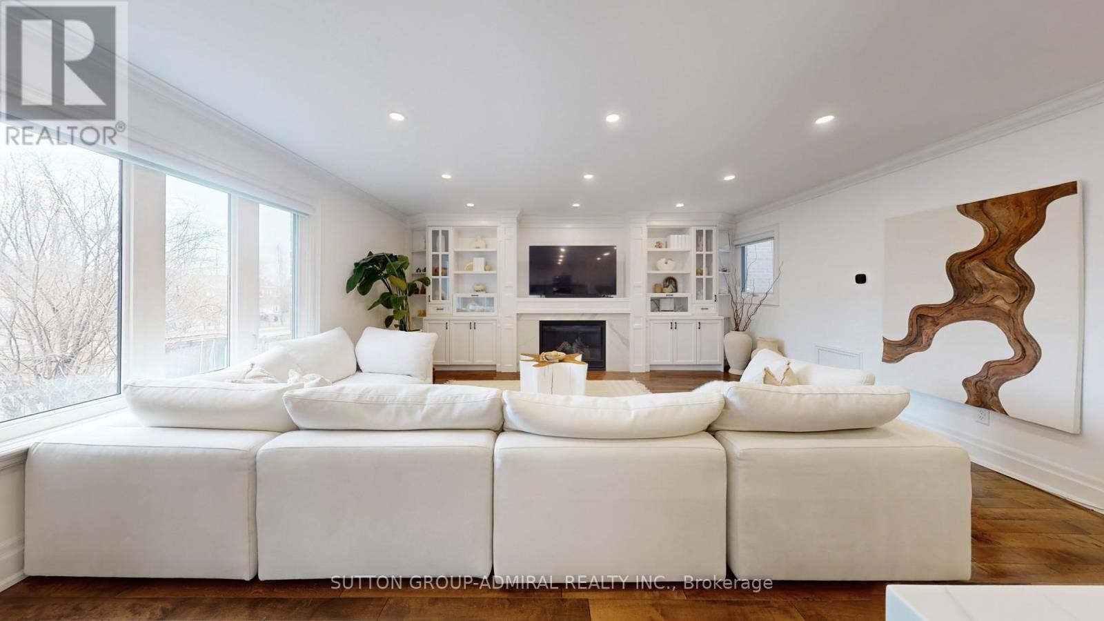 












8 COLLEEN STREET

,
Vaughan (Crestwood-Springfarm-Yorkhill),




Ontario
L4J5H1

