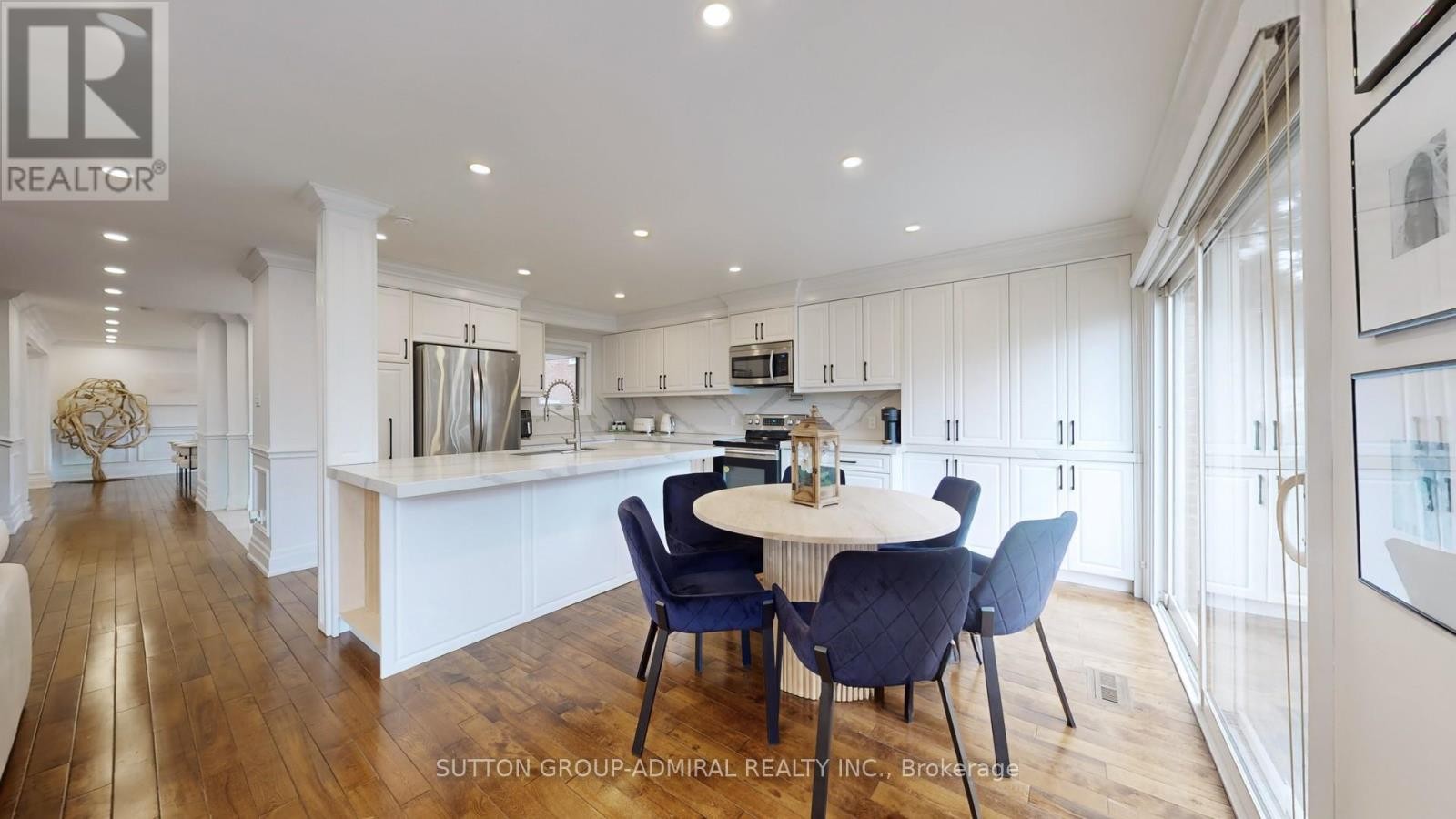 












8 COLLEEN STREET

,
Vaughan (Crestwood-Springfarm-Yorkhill),




Ontario
L4J5H1

