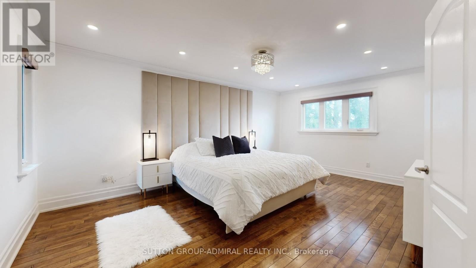 












8 COLLEEN STREET

,
Vaughan (Crestwood-Springfarm-Yorkhill),




Ontario
L4J5H1

