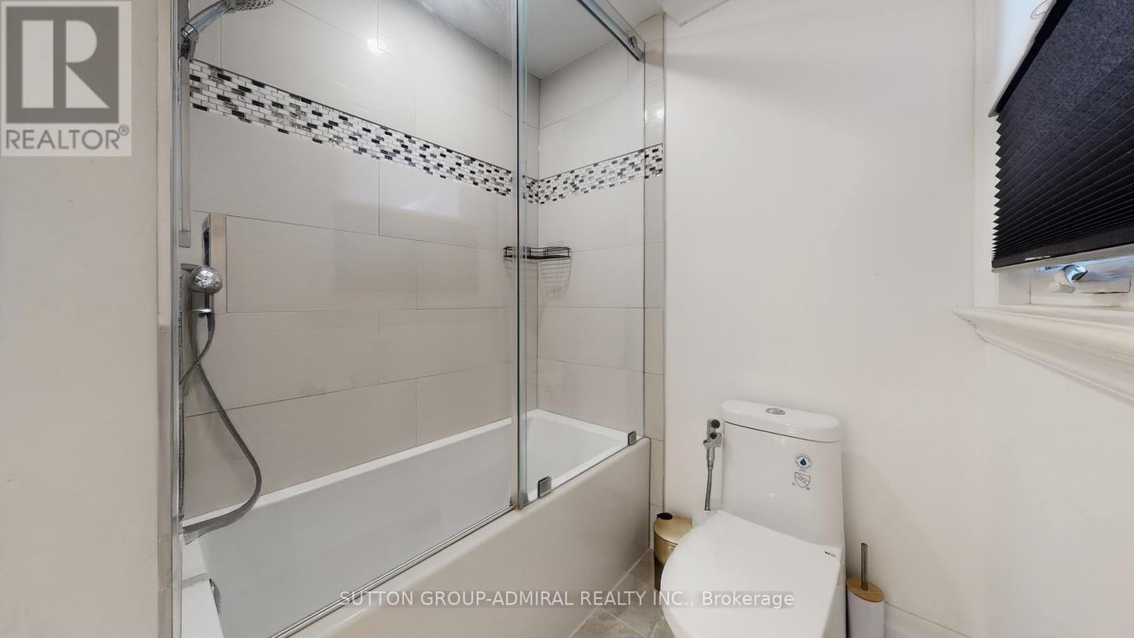 












8 COLLEEN STREET

,
Vaughan (Crestwood-Springfarm-Yorkhill),




Ontario
L4J5H1

