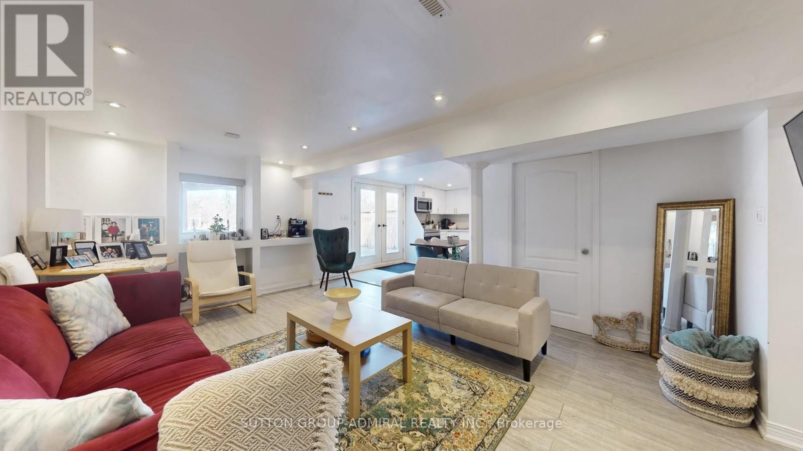 












8 COLLEEN STREET

,
Vaughan (Crestwood-Springfarm-Yorkhill),




Ontario
L4J5H1

