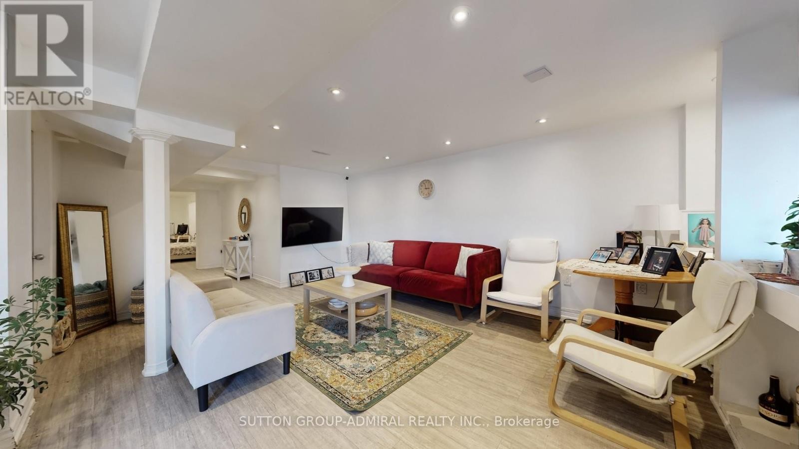 












8 COLLEEN STREET

,
Vaughan (Crestwood-Springfarm-Yorkhill),




Ontario
L4J5H1


