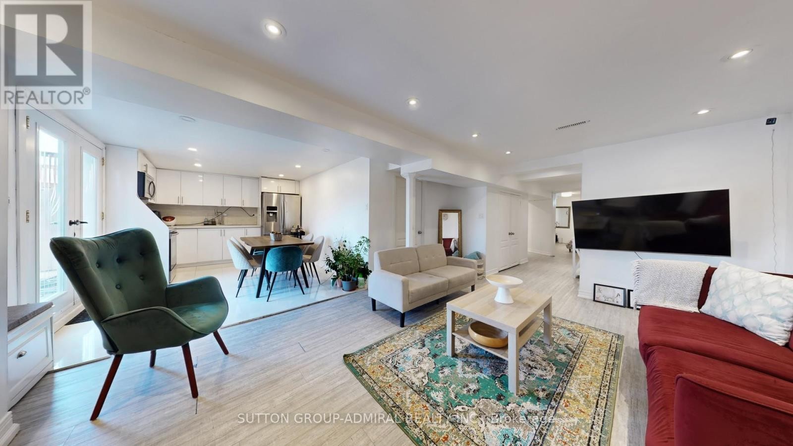 












8 COLLEEN STREET

,
Vaughan (Crestwood-Springfarm-Yorkhill),




Ontario
L4J5H1

