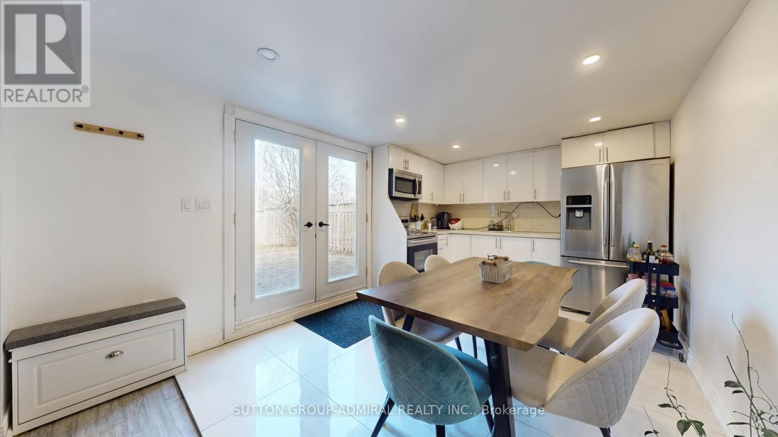 












8 COLLEEN STREET

,
Vaughan (Crestwood-Springfarm-Yorkhill),




Ontario
L4J5H1

