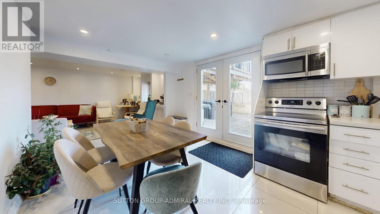 












8 COLLEEN STREET

,
Vaughan (Crestwood-Springfarm-Yorkhill),




Ontario
L4J5H1

