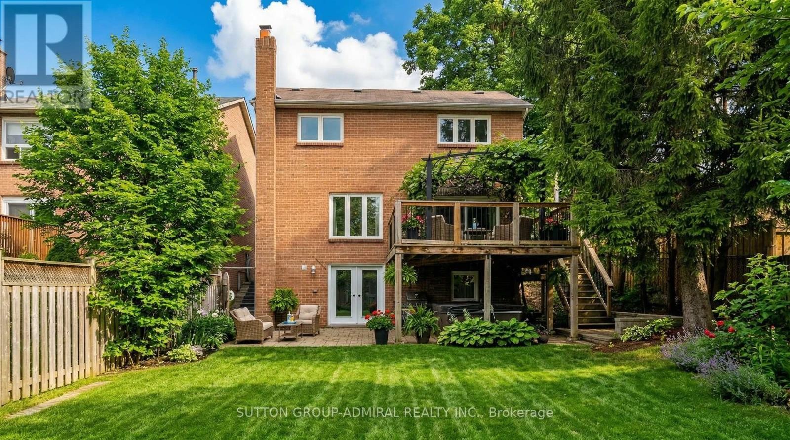 












8 COLLEEN STREET

,
Vaughan (Crestwood-Springfarm-Yorkhill),




Ontario
L4J5H1

