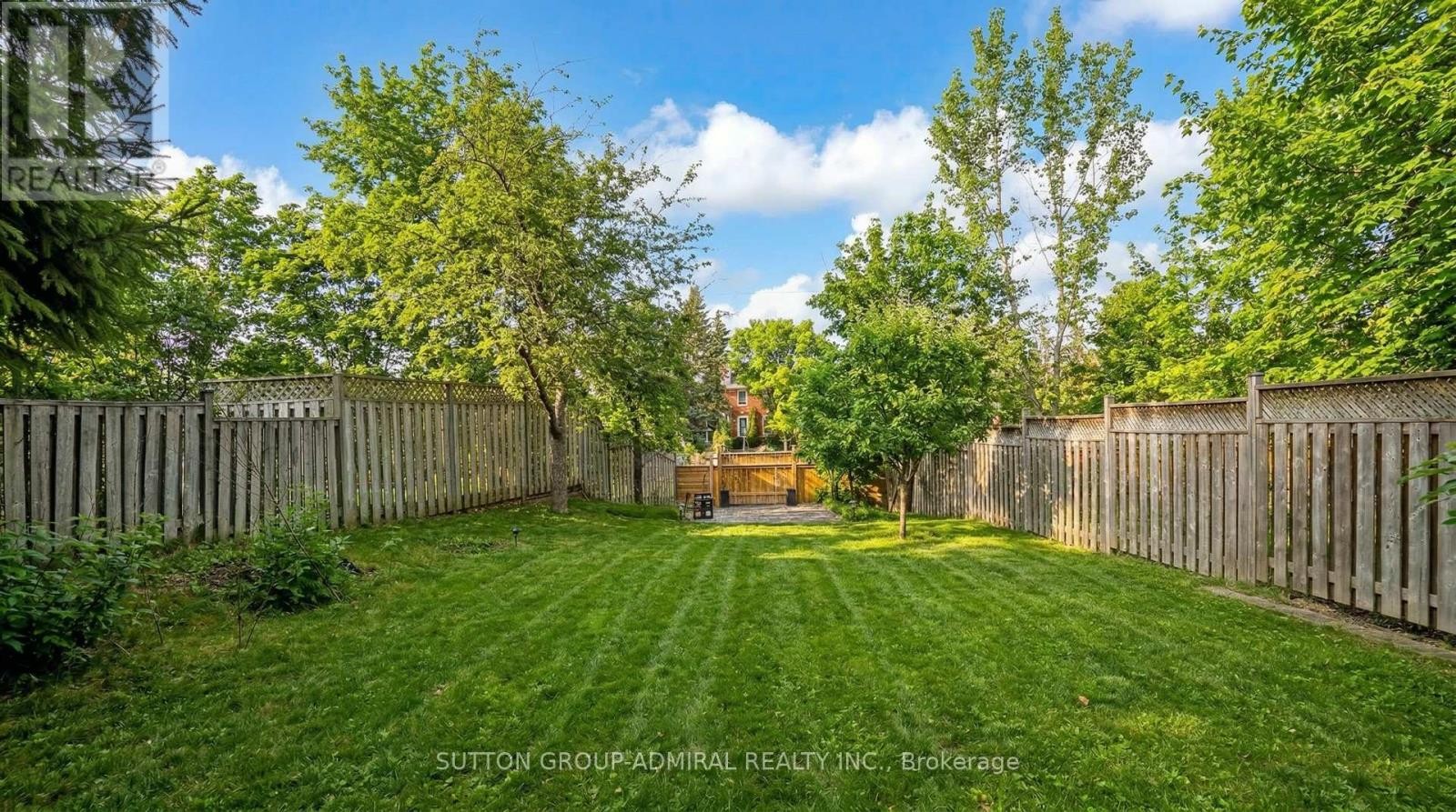 












8 COLLEEN STREET

,
Vaughan (Crestwood-Springfarm-Yorkhill),




Ontario
L4J5H1


