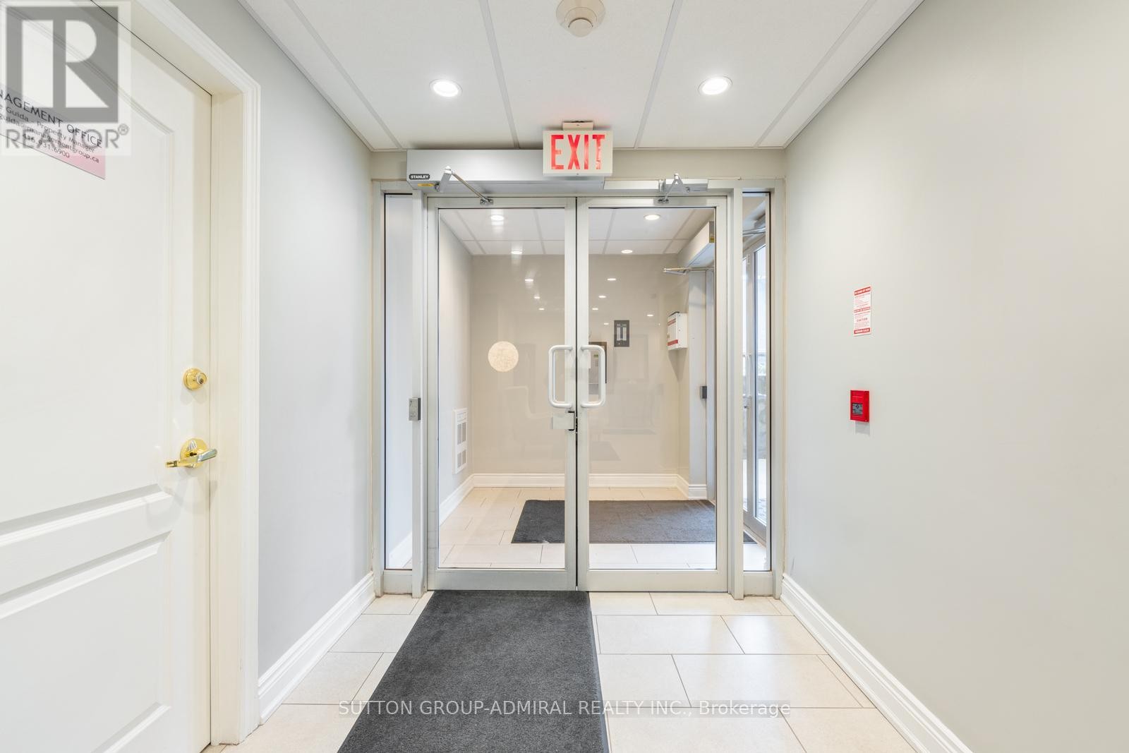 












102 - 9944 KEELE STREET

,
Vaughan (Maple),




Ontario
L6A3Z4

