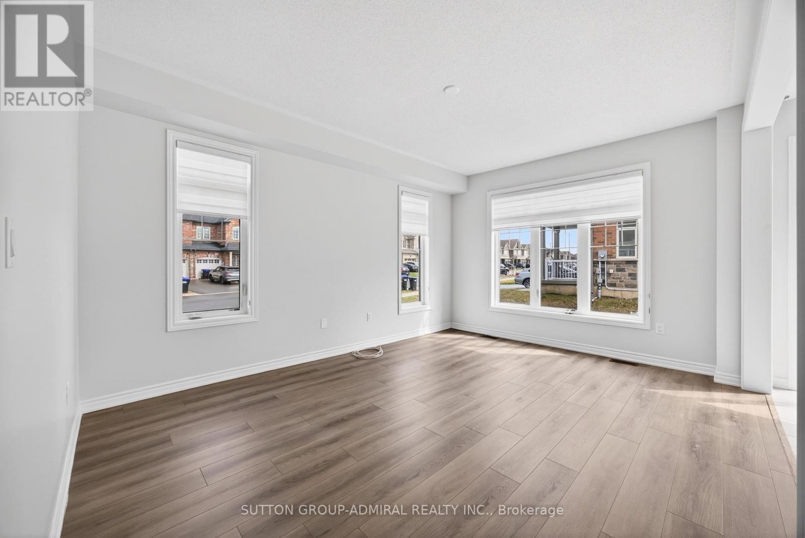 












2237 GRAINGER LOOP

,
Innisfil,




Ontario
L9S0N1

