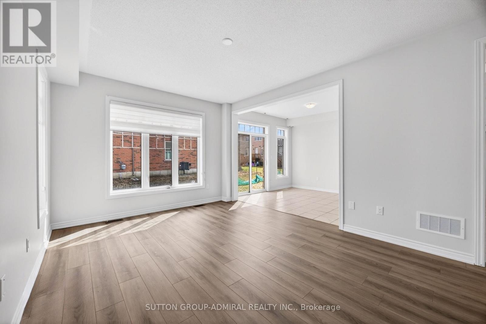 












2237 GRAINGER LOOP

,
Innisfil,




Ontario
L9S0N1

