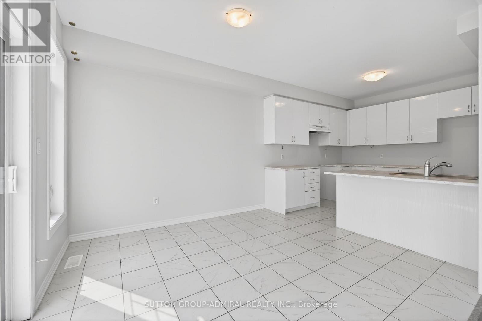












2237 GRAINGER LOOP

,
Innisfil,




Ontario
L9S0N1


