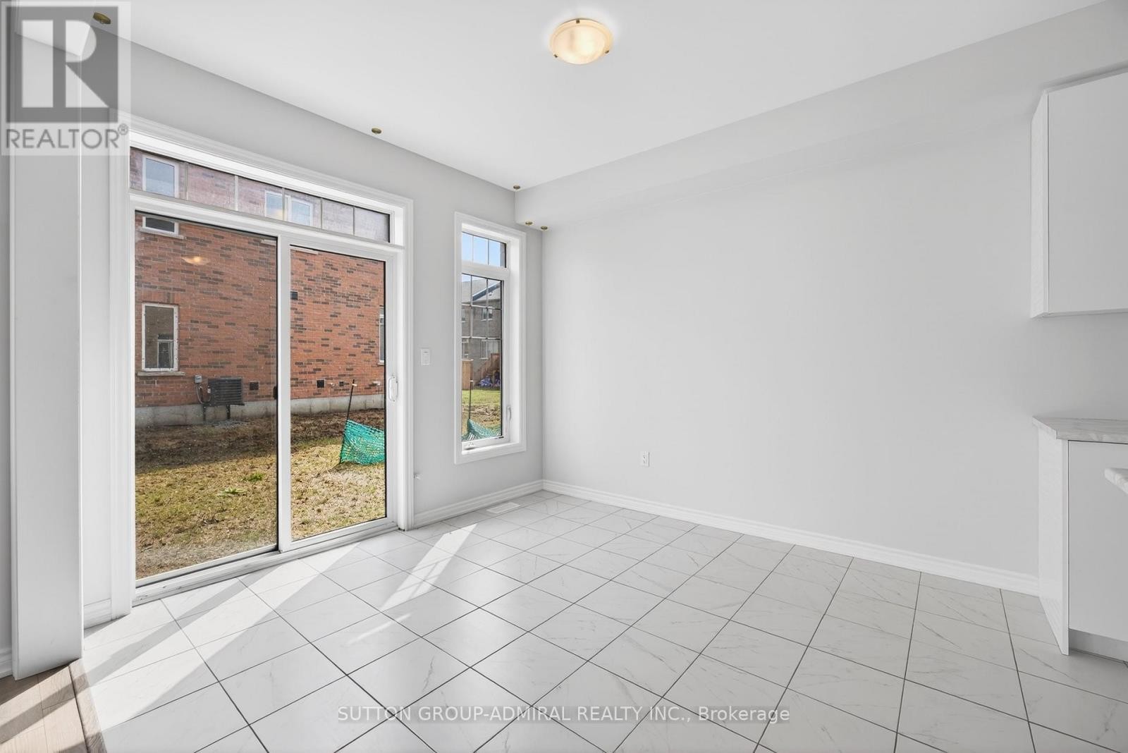 












2237 GRAINGER LOOP

,
Innisfil,




Ontario
L9S0N1

