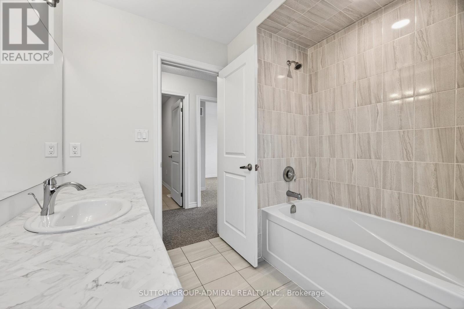 












2237 GRAINGER LOOP

,
Innisfil,




Ontario
L9S0N1

