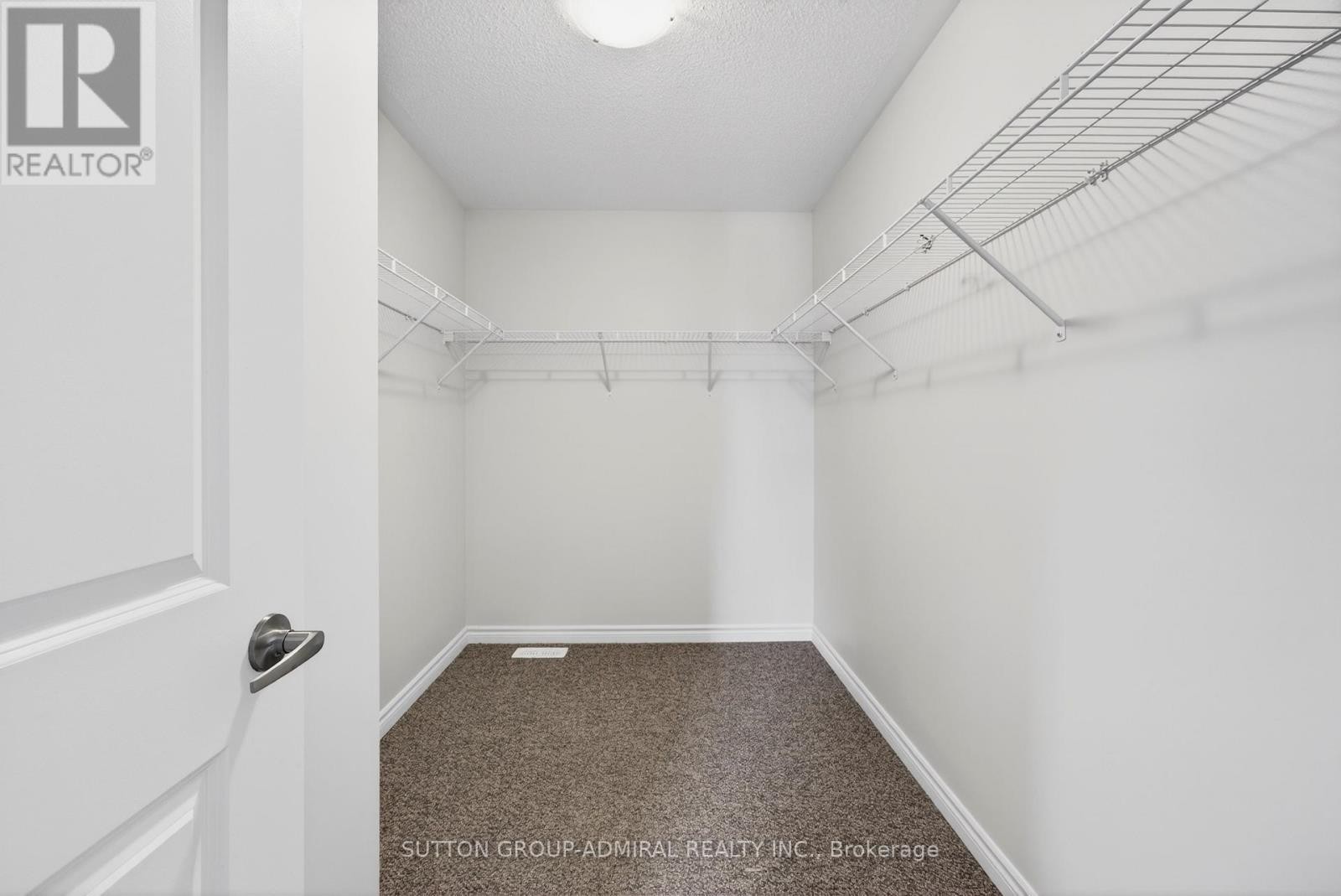 












2237 GRAINGER LOOP

,
Innisfil,




Ontario
L9S0N1

