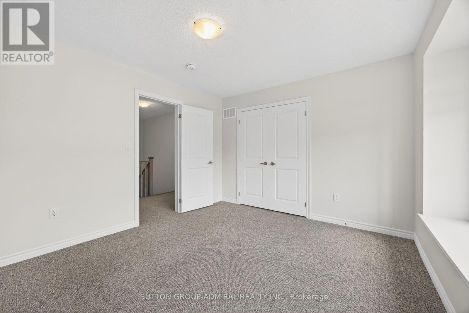 












2237 GRAINGER LOOP

,
Innisfil,




Ontario
L9S0N1

